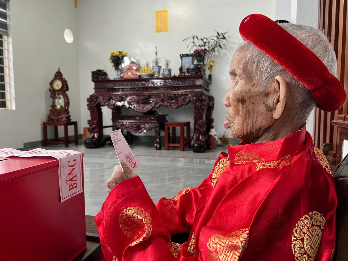 Lá phiếu của nữ cử tri 115 tuổi ở Hà Nội- Ảnh 2.