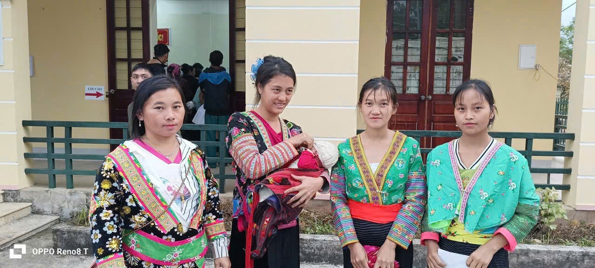 Phụ nữ các dân tộc ở Điện Biên cùng lá phiếu "viết tiếp" những kỳ vọng mới- Ảnh 1.