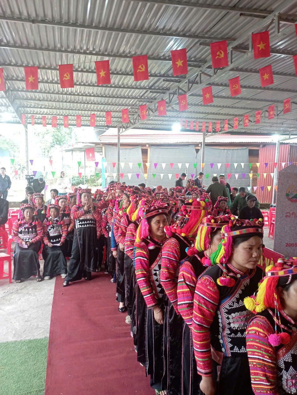 Phụ nữ các dân tộc ở Điện Biên cùng lá phiếu "viết tiếp" những kỳ vọng mới- Ảnh 4.