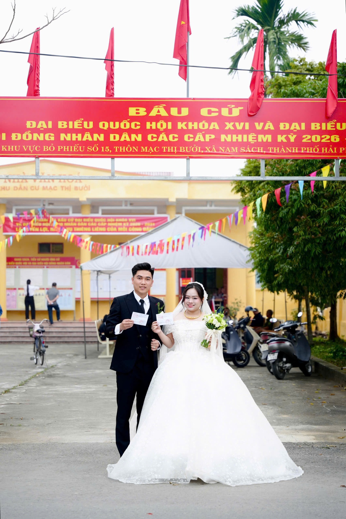 Ngày bầu cử đáng nhớ của đôi uyên ương trẻ ở Hải Phòng- Ảnh 1. Ngày bầu cử đáng nhớ của đôi uyên ương trẻ ở Hải Phòng- Ảnh 1.