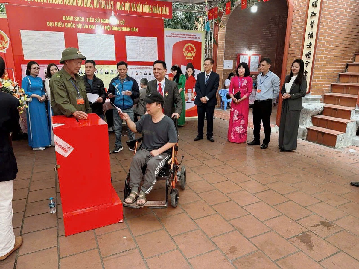 Ngày bầu cử đáng nhớ của đôi uyên ương trẻ ở Hải Phòng- Ảnh 3. Ngày bầu cử đáng nhớ của đôi uyên ương trẻ ở Hải Phòng- Ảnh 3.