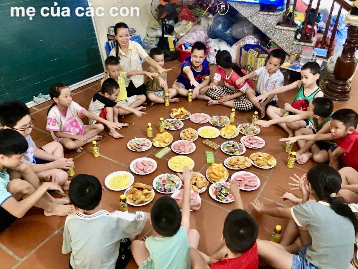 “Tôi sống bằng tình yêu của các em nhỏ”- Ảnh 5. “Tôi sống bằng tình yêu của các em nhỏ”- Ảnh 5.