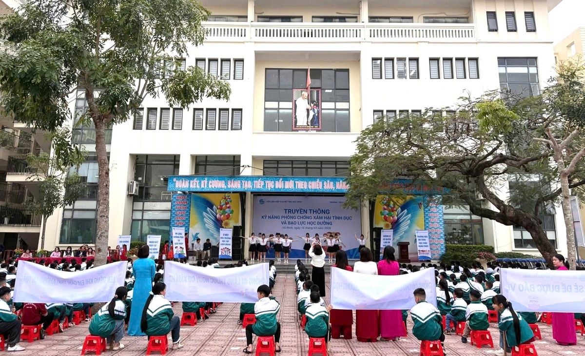 Bắc Ninh: Hơn 500 học sinh được trang bị kỹ năng phòng chống xâm hại tình dục và bạo lực học đường- Ảnh 2. Bắc Ninh: Hơn 500 học sinh được trang bị kỹ năng phòng chống xâm hại tình dục và bạo lực học đường- Ảnh 2.