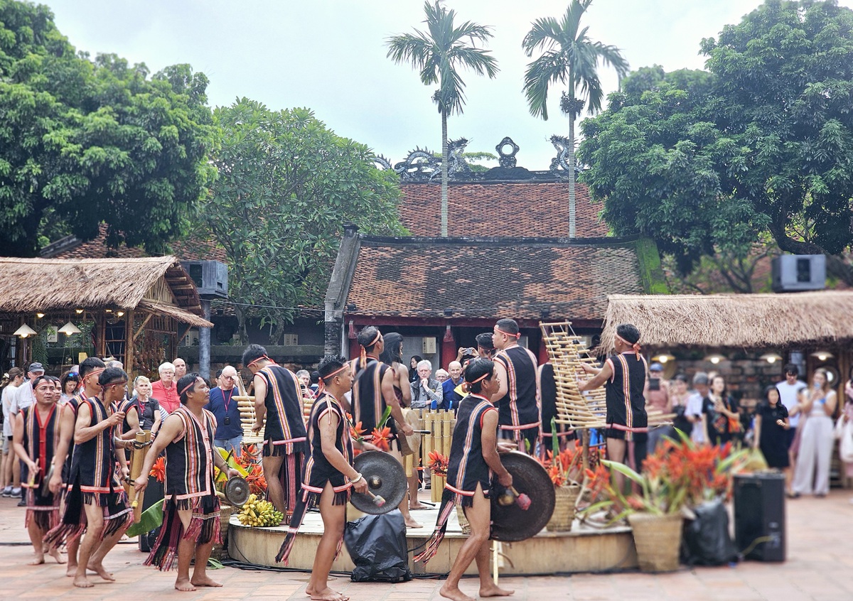 Thúc đẩy phát triển toàn diện văn hóa, thể thao và du lịch- Ảnh 1.