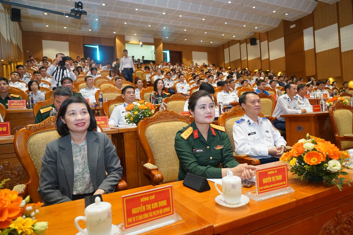 Lần đầu tiên trao tặng Giải thưởng Phụ nữ Cảnh sát biển Việt Nam - Ảnh 1.