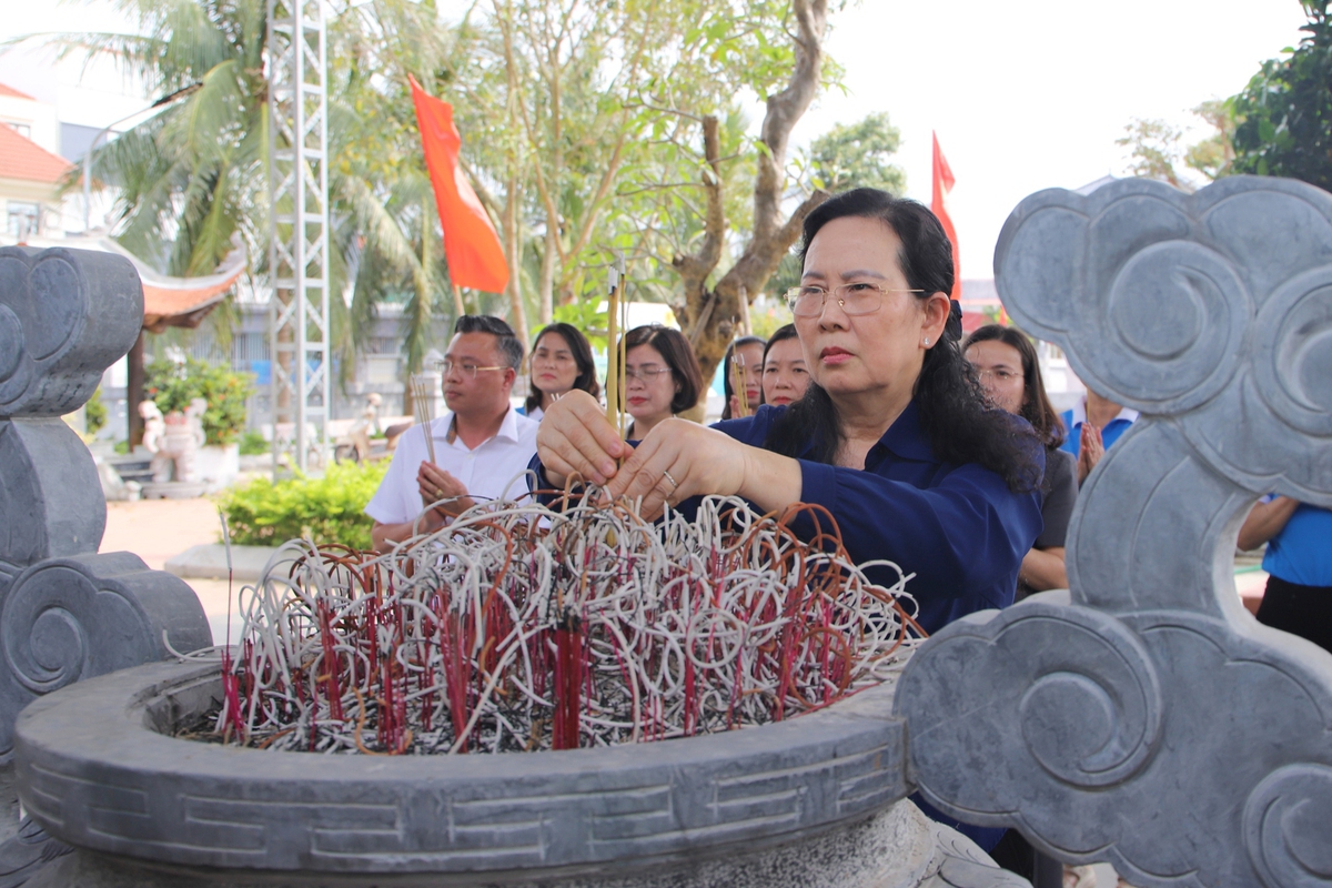 TYM cần giúp phụ nữ nông thôn tự tin tiếp cận nguồn vốn chính thống để tránh xa tín dụng đen- Ảnh 8.