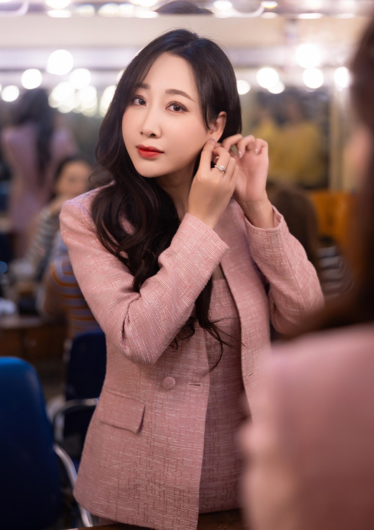 Bị gắn mác “gương mặt silicon”, Thùy Anh nói gì về tin đồn ít được mời đóng phim?- Ảnh 1.