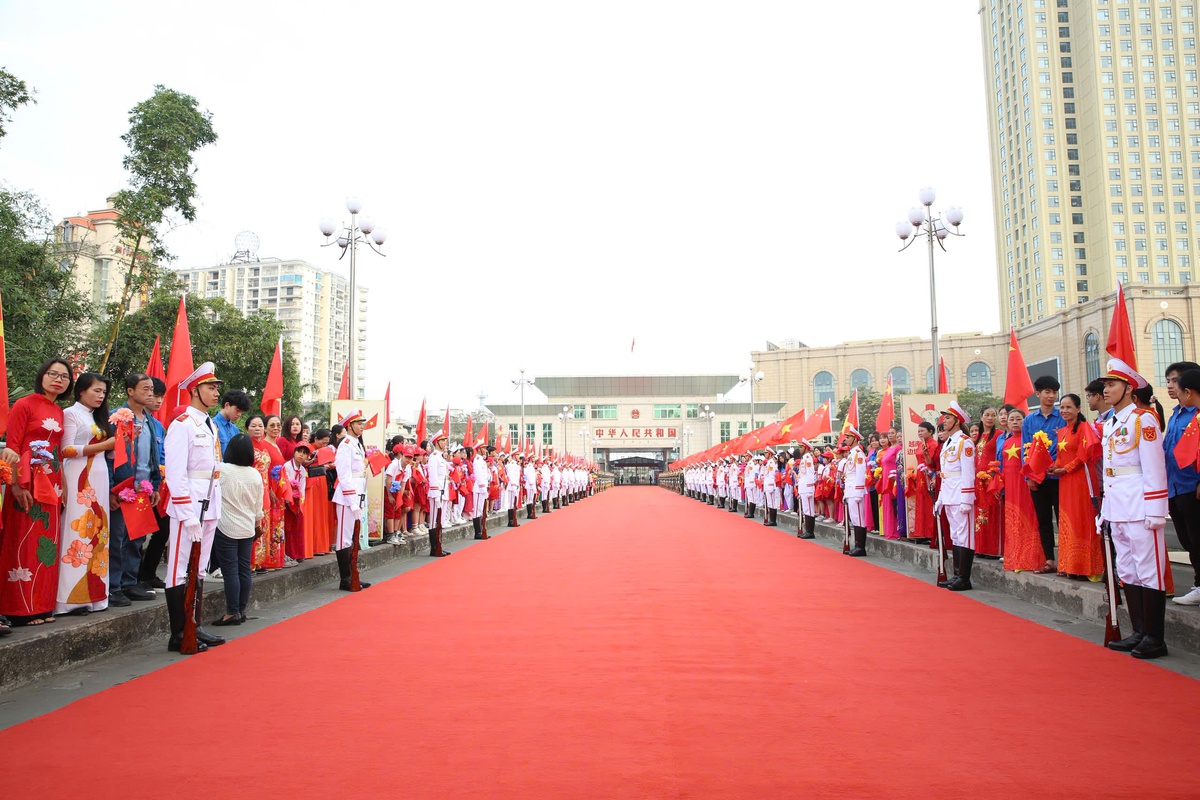Chính thức diễn ra Giao lưu hữu nghị Quốc phòng biên giới Việt Nam - Trung Quốc lần thứ 10- Ảnh 1.