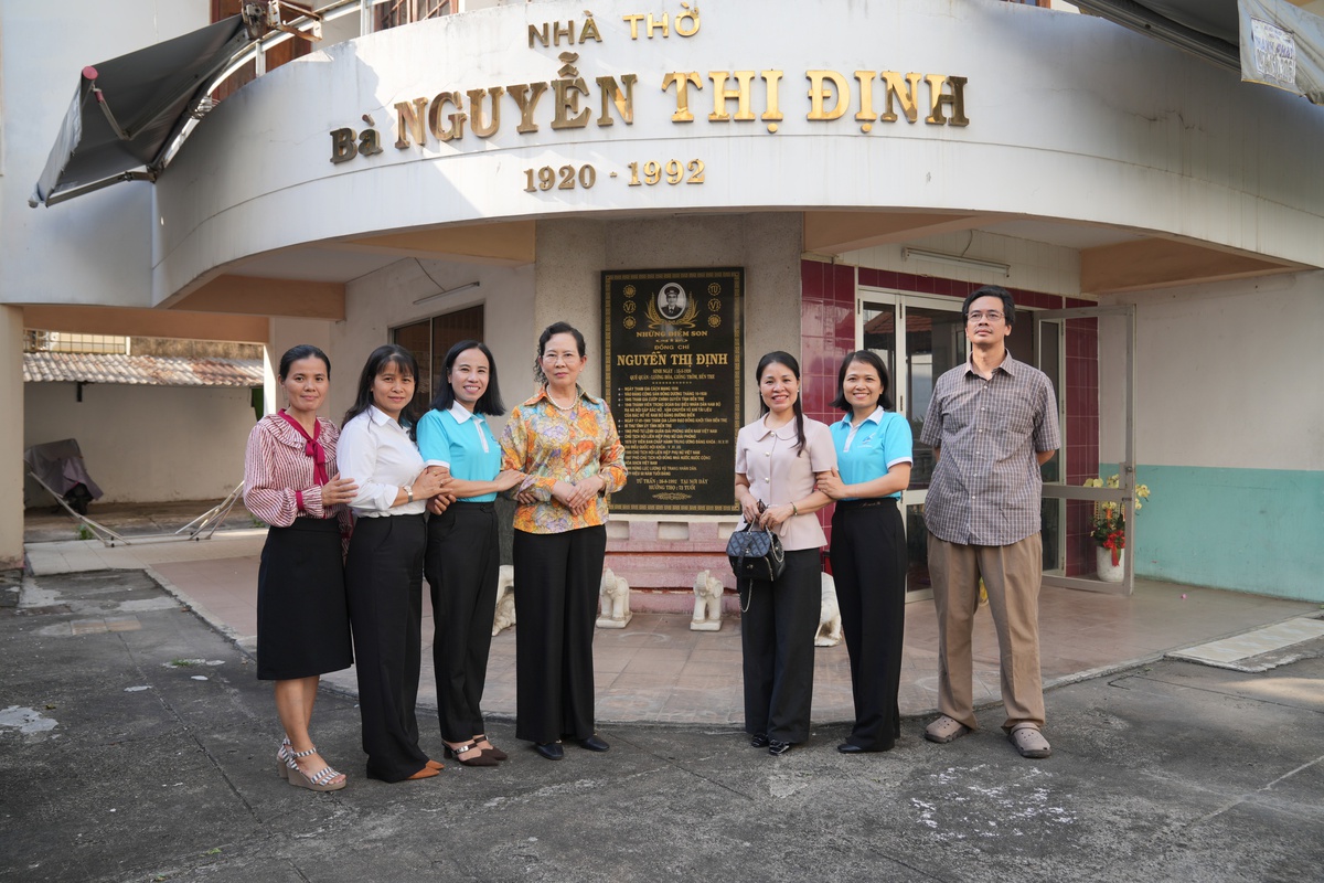 Chủ tịch Hội LHPN Việt Nam Lê Thị Thủy thăm hỏi, tri ân các đồng chí nguyên lãnh đạo Hội- Ảnh 5.