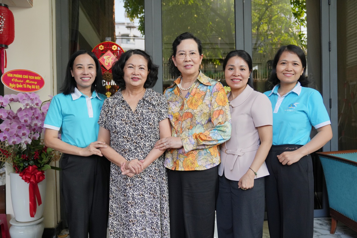 Chủ tịch Hội LHPN Việt Nam Lê Thị Thủy thăm hỏi, tri ân các đồng chí nguyên lãnh đạo Hội- Ảnh 2.