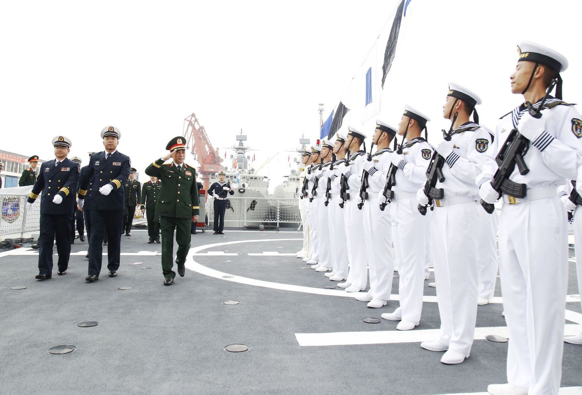 Bộ trưởng Bộ Quốc phòng Việt Nam và Trung Quốc dự Lễ khởi hành tuần tra liên hợp hải quân- Ảnh 2.