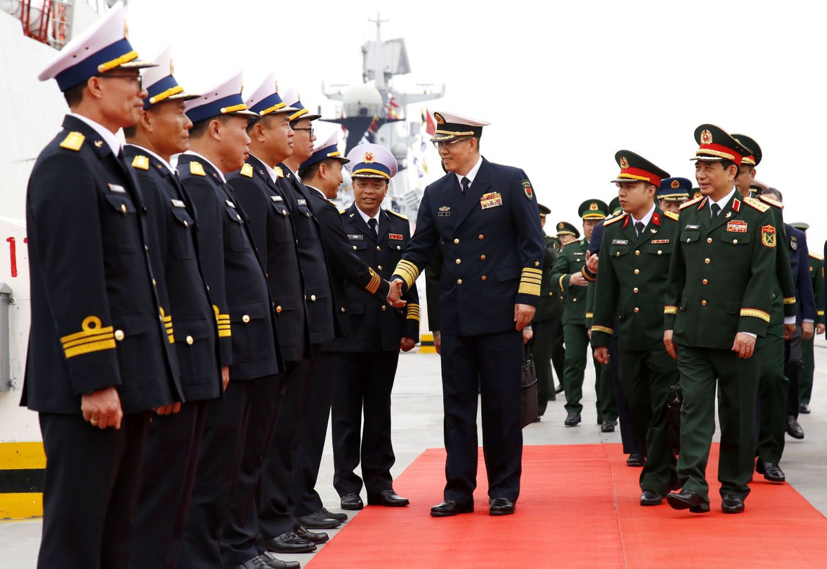 Bộ trưởng Bộ Quốc phòng Việt Nam và Trung Quốc dự Lễ khởi hành tuần tra liên hợp hải quân- Ảnh 1.