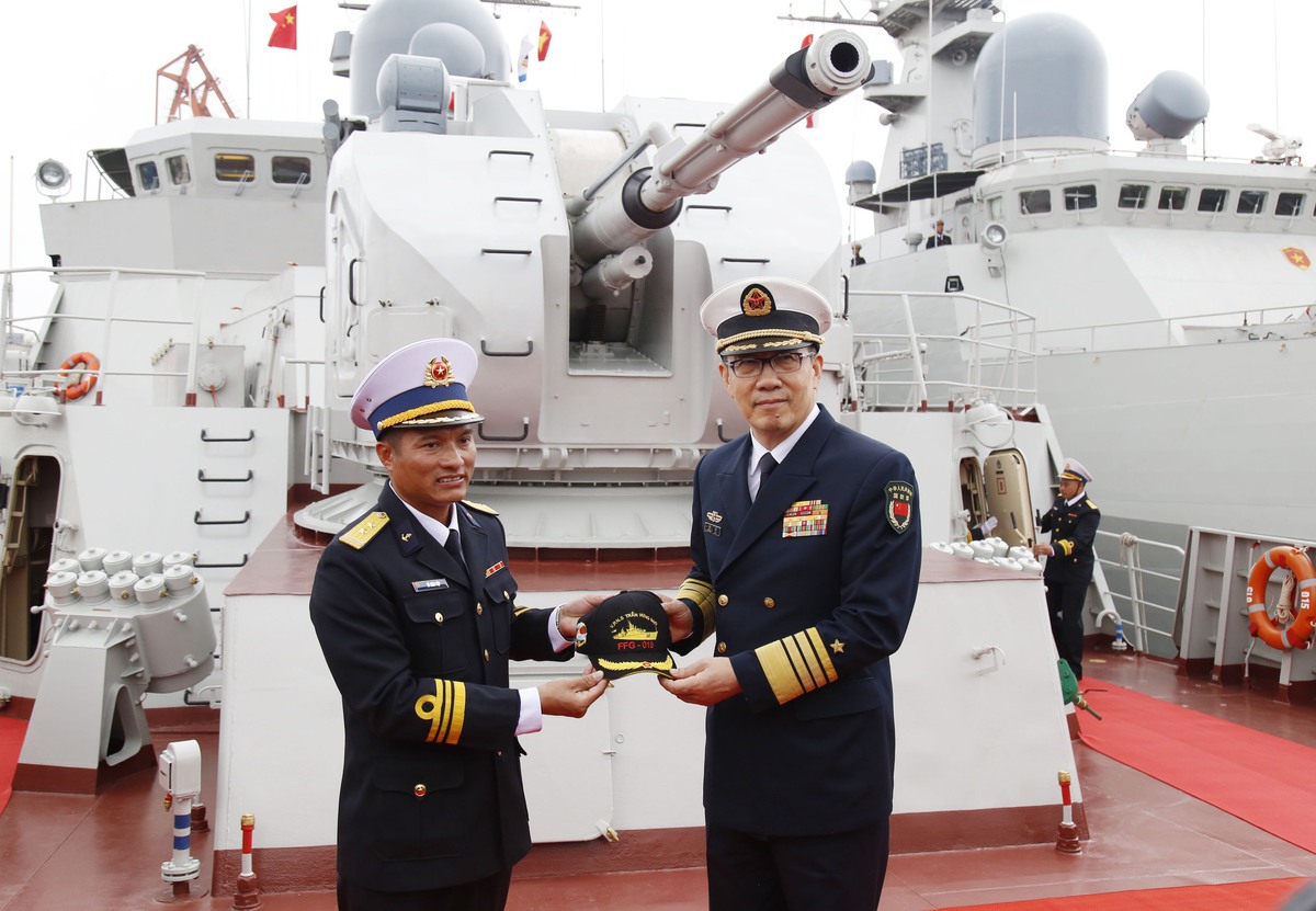 Bộ trưởng Bộ Quốc phòng Việt Nam và Trung Quốc dự Lễ khởi hành tuần tra liên hợp hải quân- Ảnh 6.