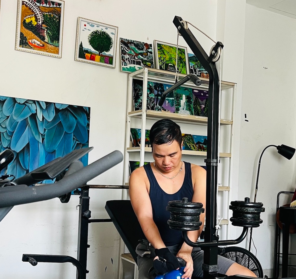 Nữ dược sĩ "đi chậm lại" cùng chồng sau cú rẽ đột quỵ- Ảnh 2.