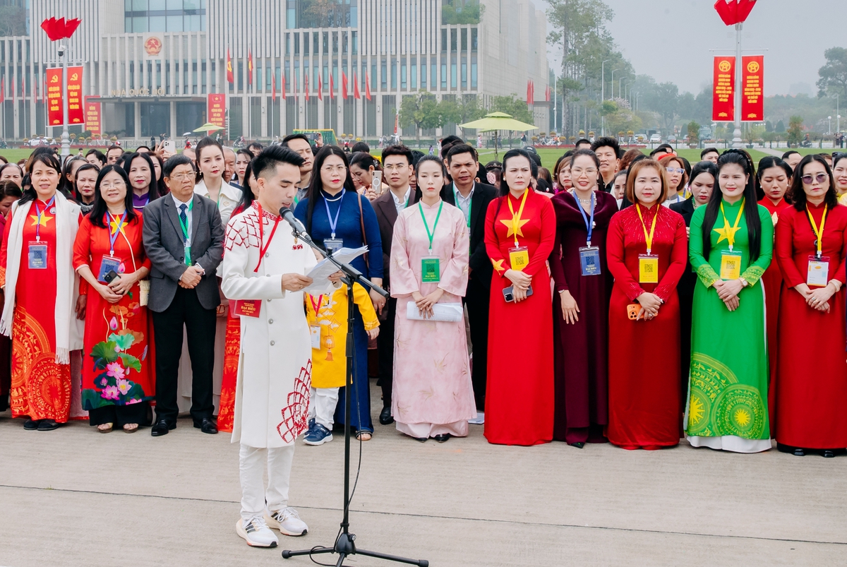 Khoảng 600 đại iể tham dự lễ báo công dâng Bác