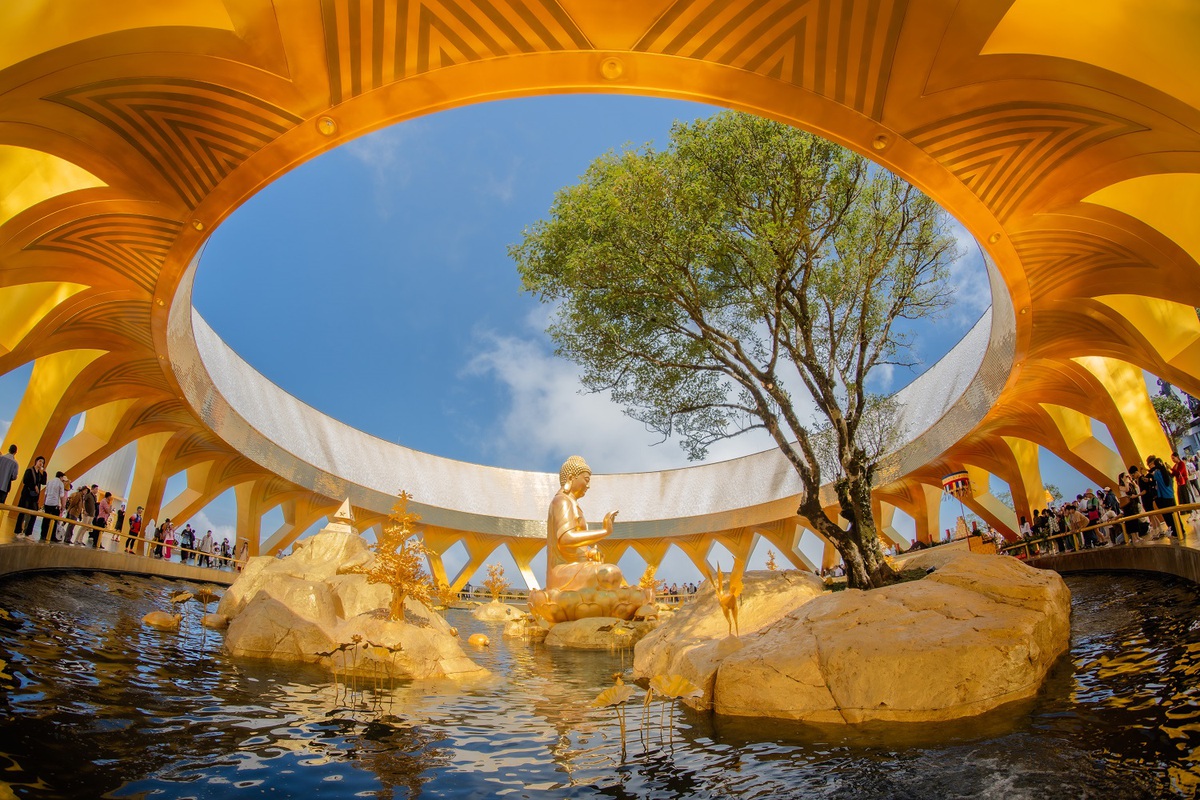 Rằm tháng Giêng về Núi Bà Đen: Ngủ núi đón linh khí, cầu tài lộc trước “Phật vàng”- Ảnh 3.