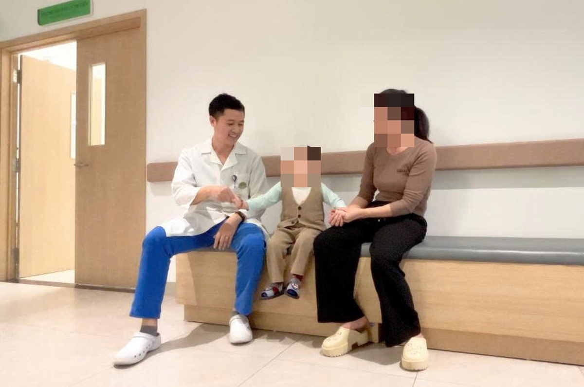 Hành trình 3 tháng kỳ diệu của bé trai 3 tuổi "sống thực vật" sau đuối nước- Ảnh 2. Hành trình 3 tháng kỳ diệu của bé trai 3 tuổi "sống thực vật" sau đuối nước- Ảnh 2.