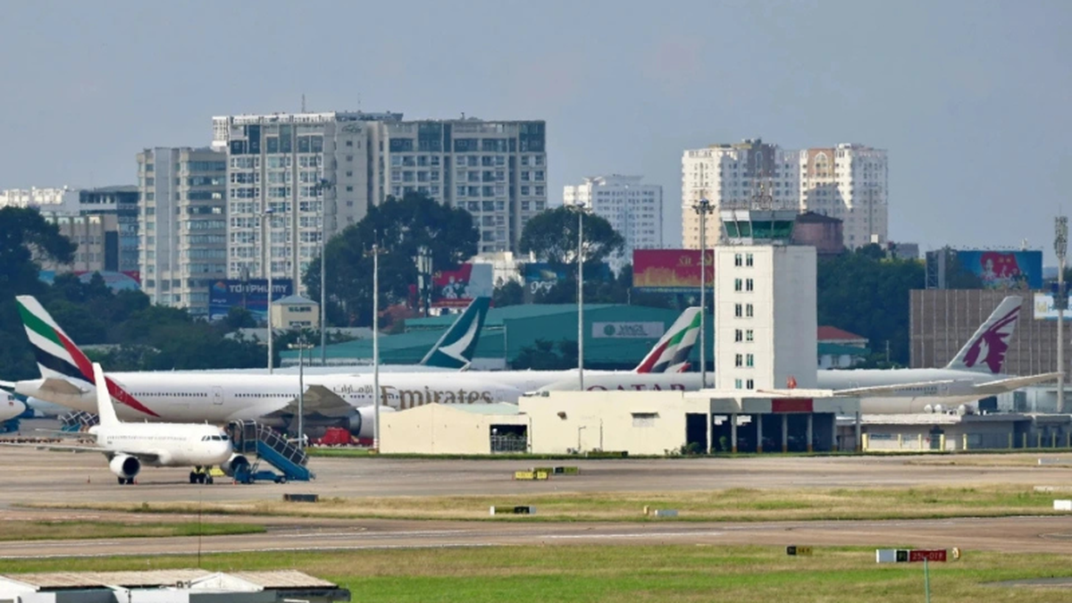 Hàng loạt chuyến bay từ Hà Nội tiếp tục bị hủy do ảnh hưởng bởi chiến sự tại Trung Đông- Ảnh 1. Hàng loạt chuyến bay từ Hà Nội tiếp tục bị hủy do ảnh hưởng bởi chiến sự tại Trung Đông- Ảnh 1.