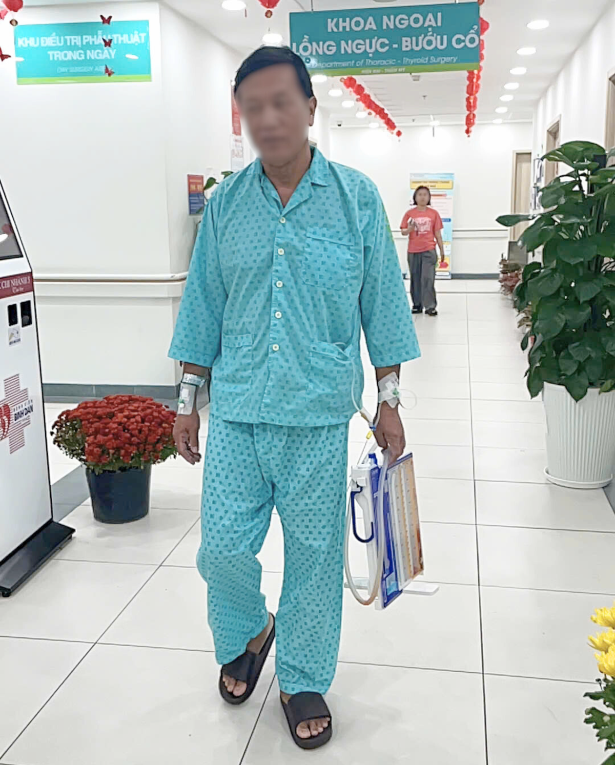 Lần đầu tại Việt Nam: Sử dụng robot phẫu thuật cho bệnh nhân phổi biệt lập nội thùy- Ảnh 1.