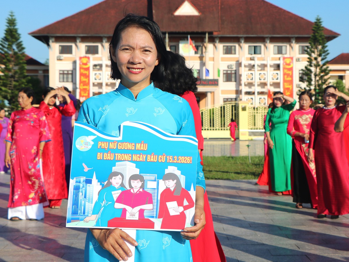 Phụ nữ Đà Nẵng rộn ràng điệu dân vũ "Ta đi bầu cử"- Ảnh 5.