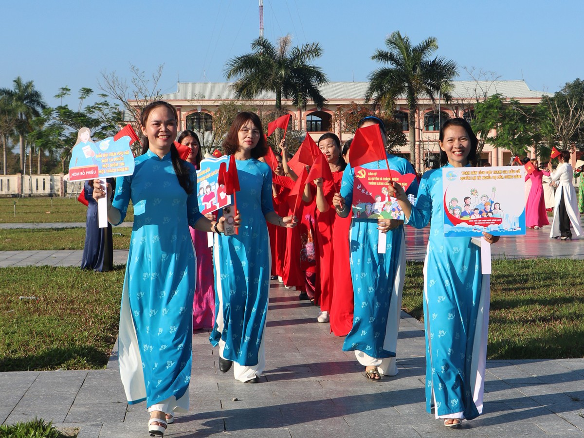 Phụ nữ Đà Nẵng rộn ràng điệu dân vũ "Ta đi bầu cử"- Ảnh 17.