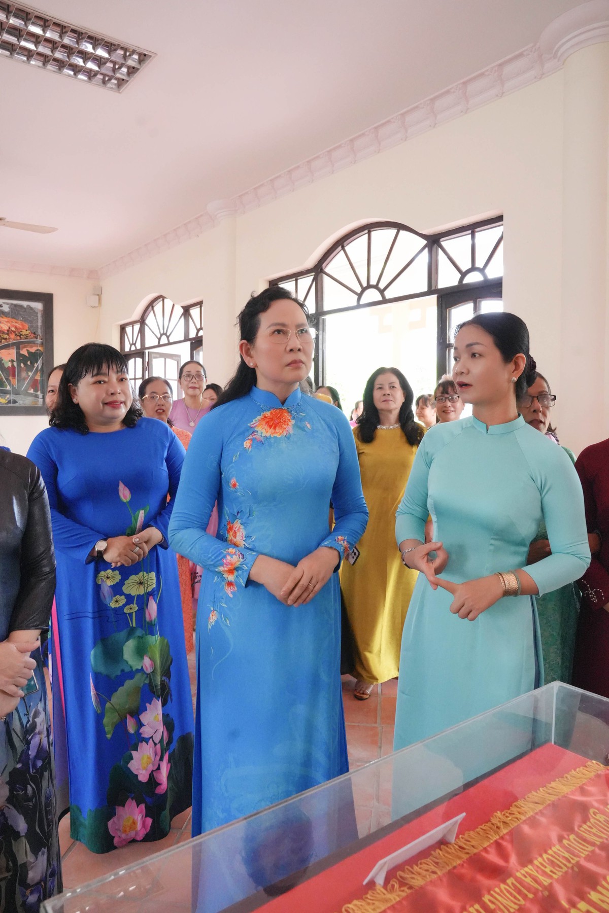 Chủ tịch Hội LHPN Việt Nam Lê Thị Thủy dâng hương tưởng niệm Cố Chủ tịch Nguyễn Thị Thập- Ảnh 6. Chủ tịch Hội LHPN Việt Nam Lê Thị Thủy dâng hương tưởng niệm Cố Chủ tịch Nguyễn Thị Thập- Ảnh 6.