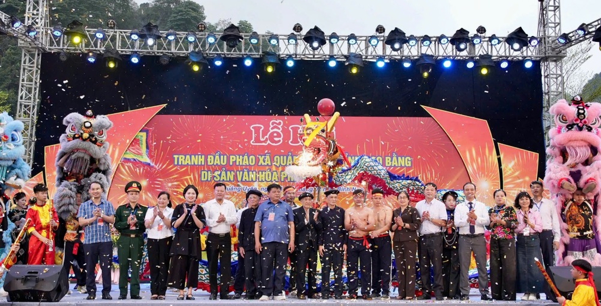 Mãn nhãn màn tranh đầu pháo thiêng của thanh niên trai tráng Cao Bằng- Ảnh 6.