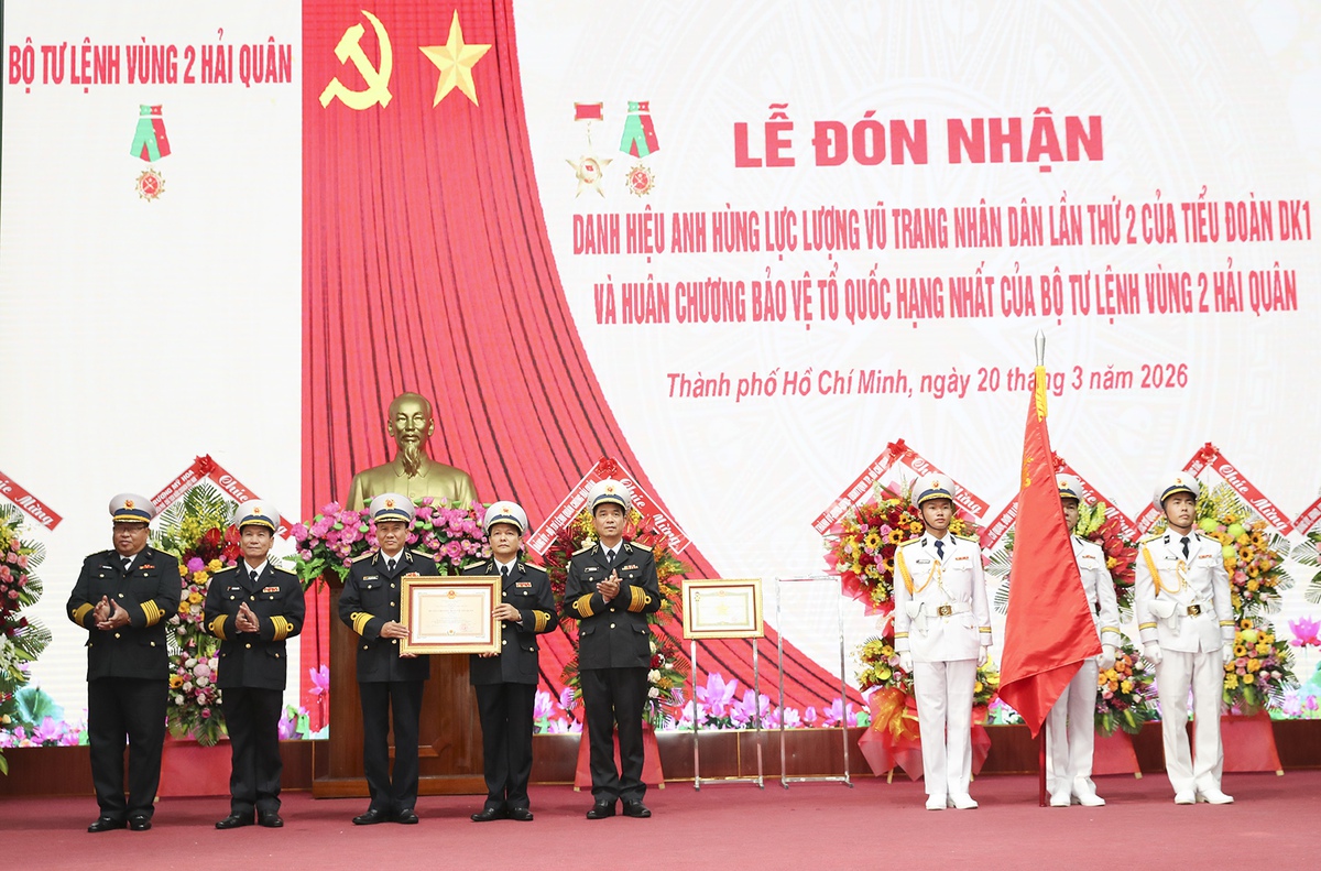 Vùng 2 Hải quân đón nhận nhiều phần thưởng cao quý của Đảng, Nhà nước- Ảnh 2.