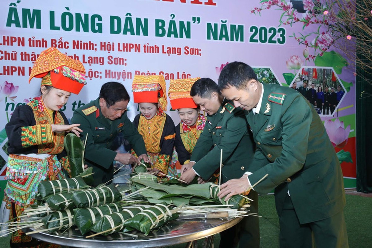 Phụ nữ xứ Lạng góp phần xây dựng, bảo vệ biên cương- Ảnh 2.