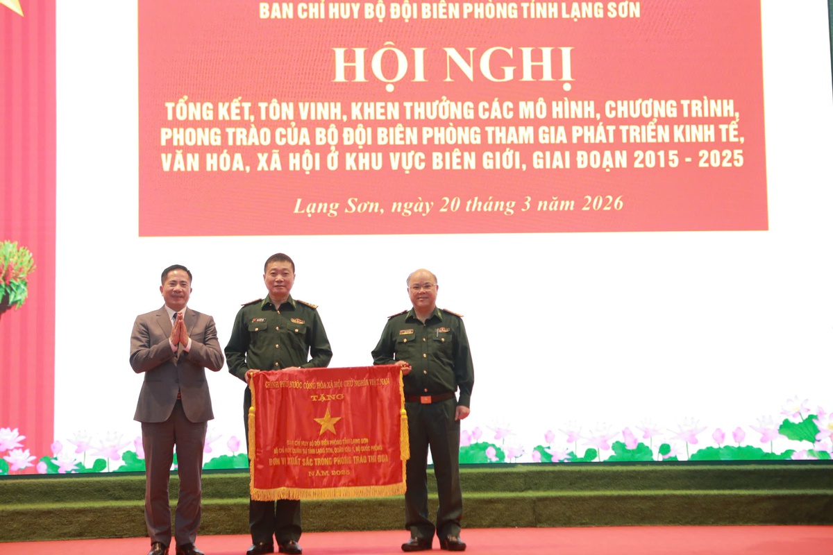 Phụ nữ xứ Lạng góp phần xây dựng, bảo vệ biên cương- Ảnh 4.