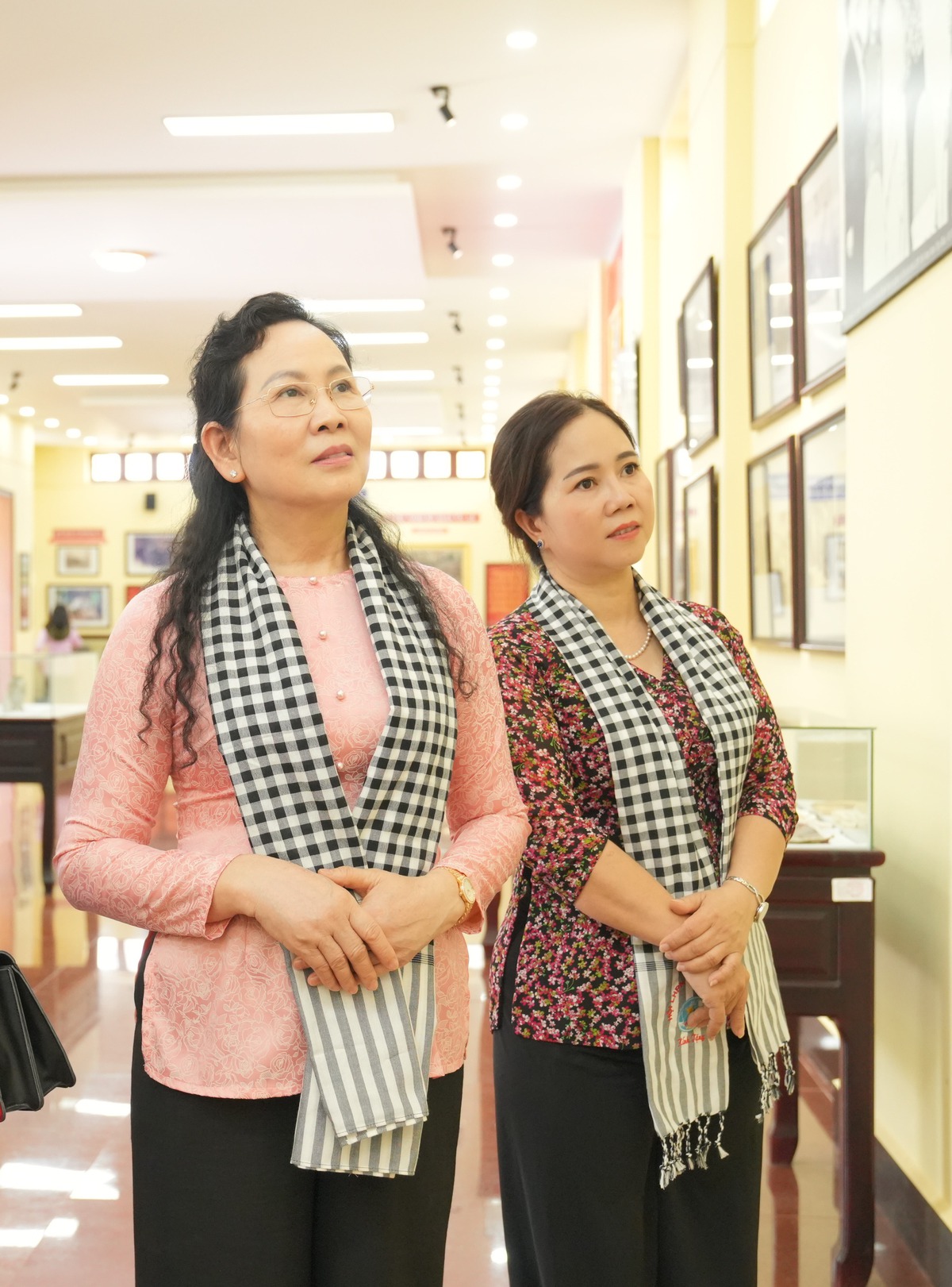 Chủ tịch Hội LHPN Việt Nam Lê Thị Thủy dâng hương tưởng nhớ Nữ tướng Nguyễn Thị Định- Ảnh 4.