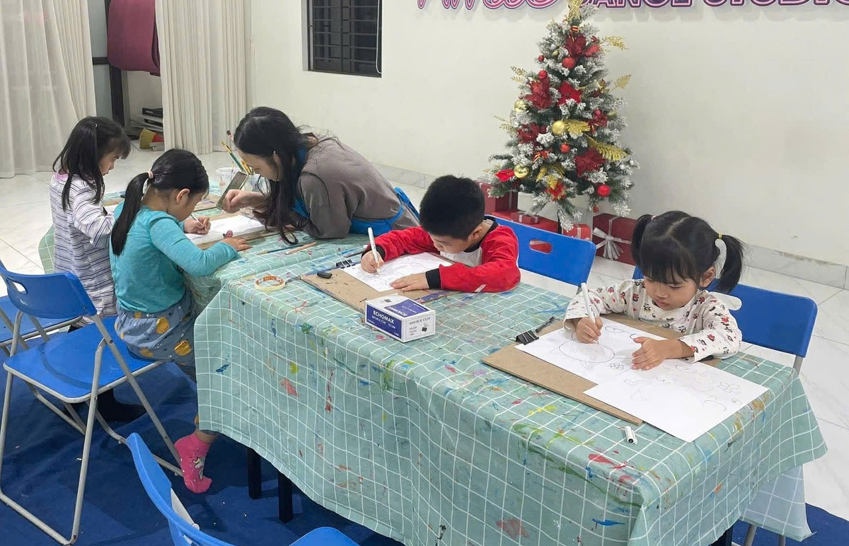 Tiếng Anh cũng là môn được phụ huynh đầu tư để con tự tin vào lớp 1 Tiếng Anh cũng là môn được phụ huynh đầu tư để con tự tin vào lớp 1