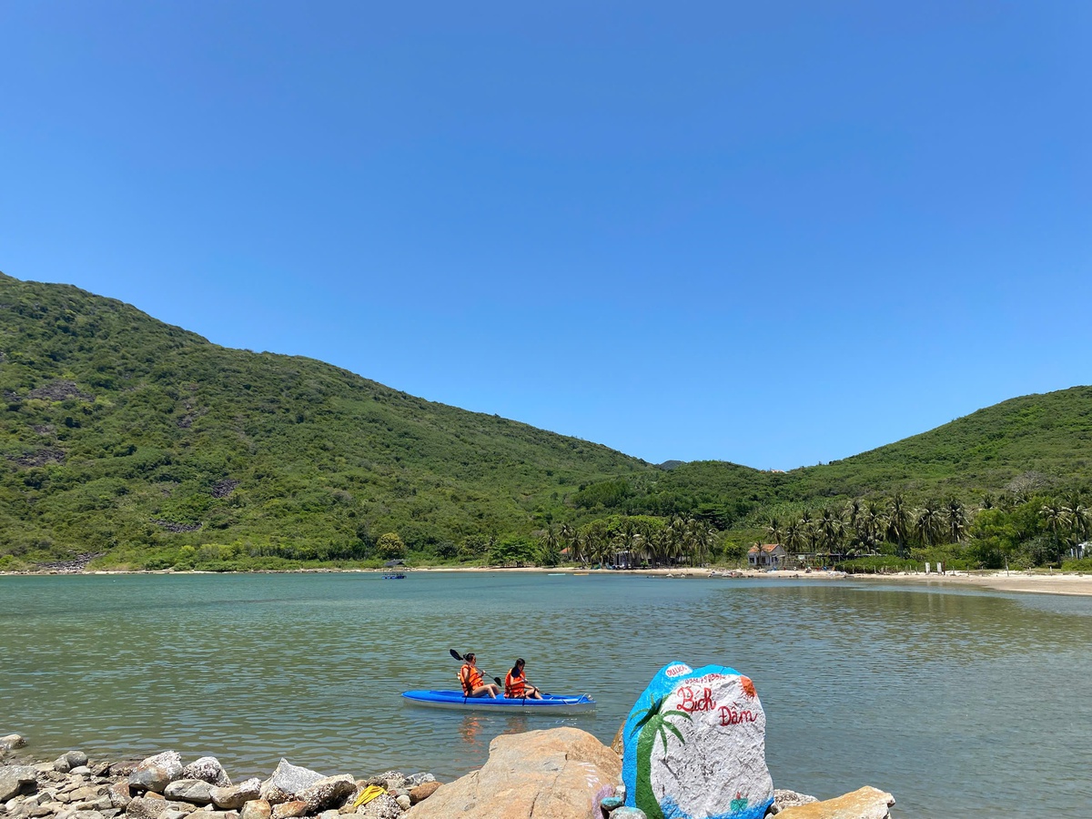 Người dân đảo Bích Đầm đợi điện, đợi đò và đợi... cơ hội đổi đời- Ảnh 1.