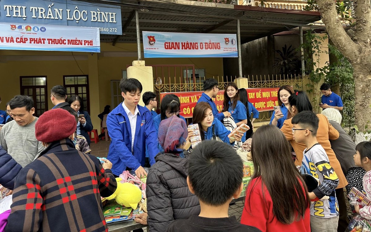 Nhiều hoạt động an sinh xã hội ý nghĩa trong chương trình "Tháng 3 biên giới"- Ảnh 7.