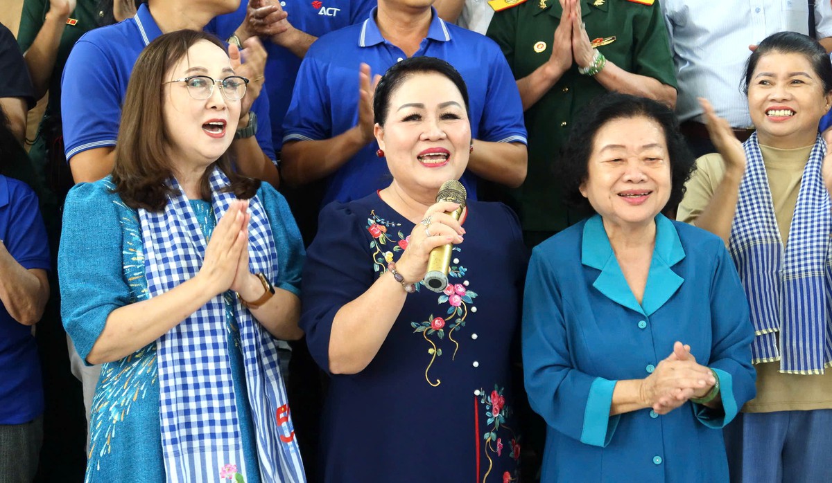 Những "lá chắn thép" nơi đầu sóng- Ảnh 2.