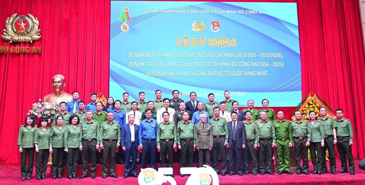 Đoàn Thanh niên Bộ Công an đón nhận Huân chương Bảo vệ Tổ quốc hạng Nhất- Ảnh 4.