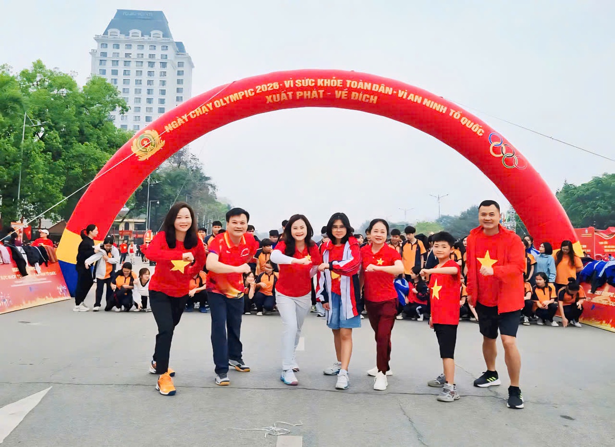 Phụ nữ Lạng Sơn và Cao Bằng hào hứng tham gia "Ngày chạy Olympic"- Ảnh 4.