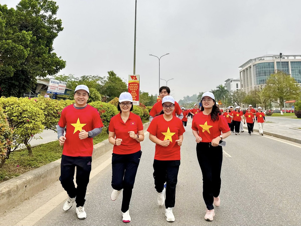 Phụ nữ Lạng Sơn và Cao Bằng hào hứng tham gia "Ngày chạy Olympic"- Ảnh 7.