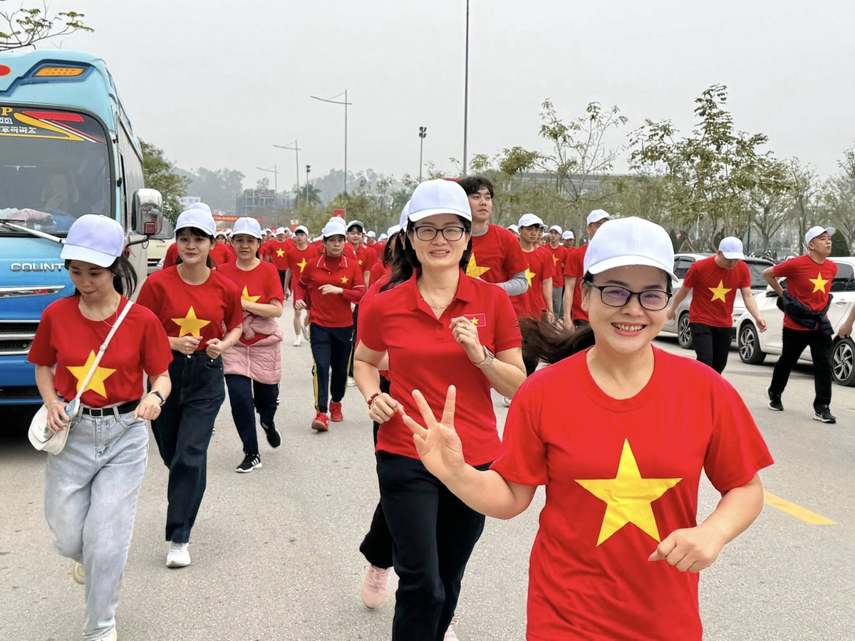Phụ nữ Lạng Sơn và Cao Bằng hào hứng tham gia "Ngày chạy Olympic"- Ảnh 6.