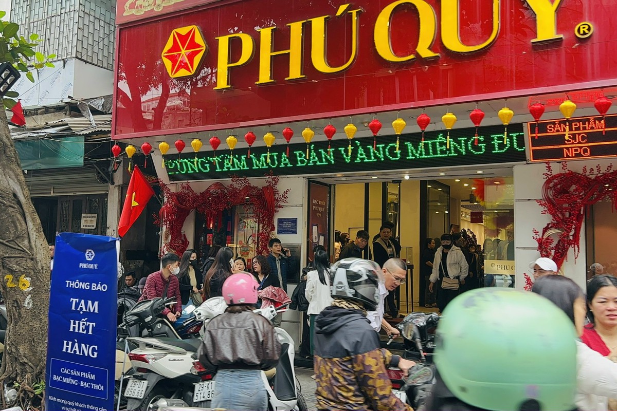 Người dân xếp hàng dài "bắt đáy" vàng- Ảnh 3.