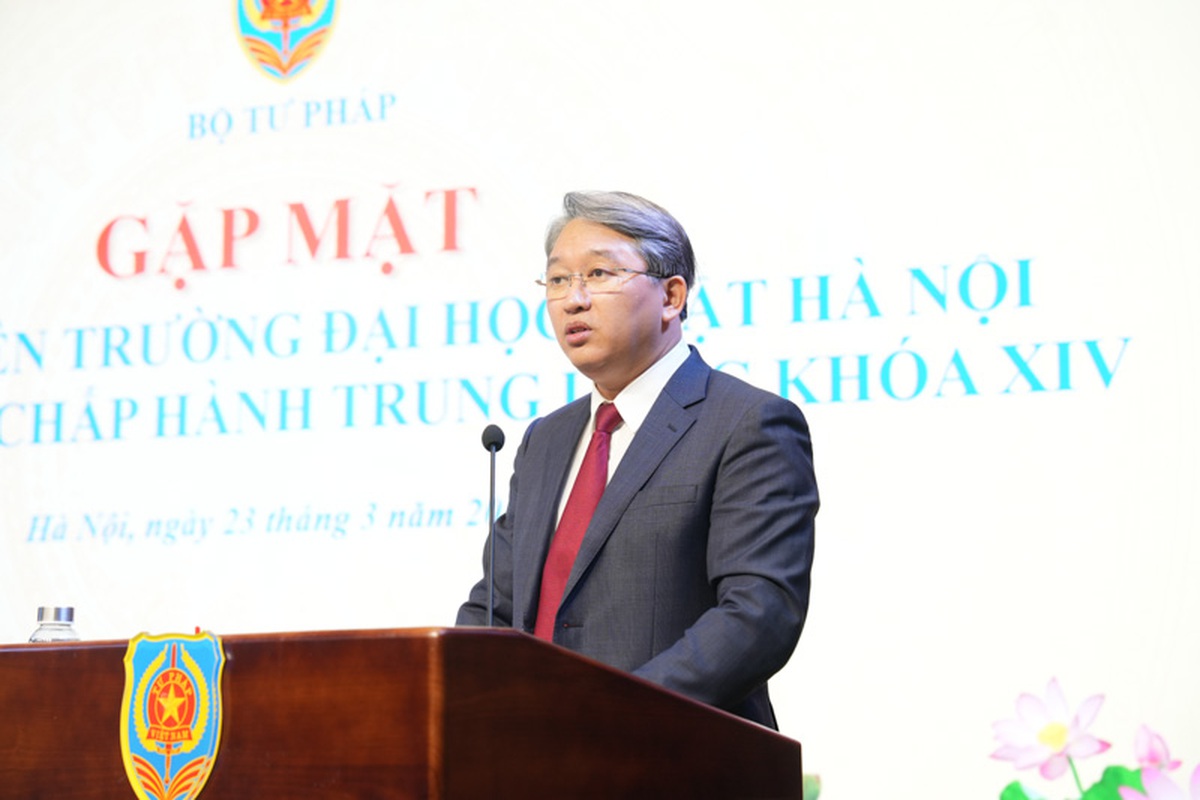 Bộ trưởng Bộ Tư pháp Nguyễn Hải Ninh phát biểu tại buổi gặp mặt