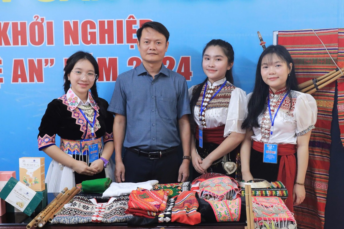 "Giữ lửa" tuổi trẻ vùng cao: Bài 2 - "Điểm tựa áo xanh" và những giấc mơ vươn khỏi núi rừng- Ảnh 1.