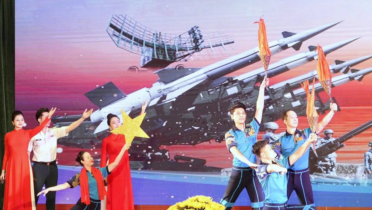 Quân chủng Phòng không - Không quân tuyên dương các gương mặt trẻ, gia đình quân nhân tiêu biểu- Ảnh 1.