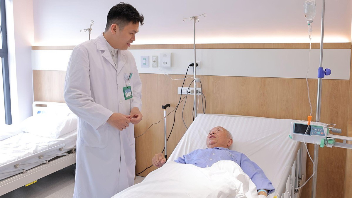 Bệnh viện Đa khoa Phương Đông xử trí thành công ca bệnh 87 tuổi có khối u 11cm và nhiễm trùng đa kháng tạo “vòng xoắn bệnh lý”- Ảnh 1.