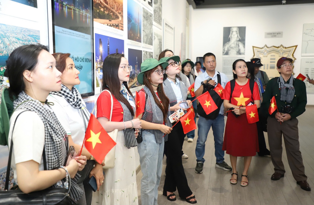 TPHCM đảm bảo không để tình trạng tăng giá bất hợp lý trong dịp lễ 30/4 và 1/5- Ảnh 3.