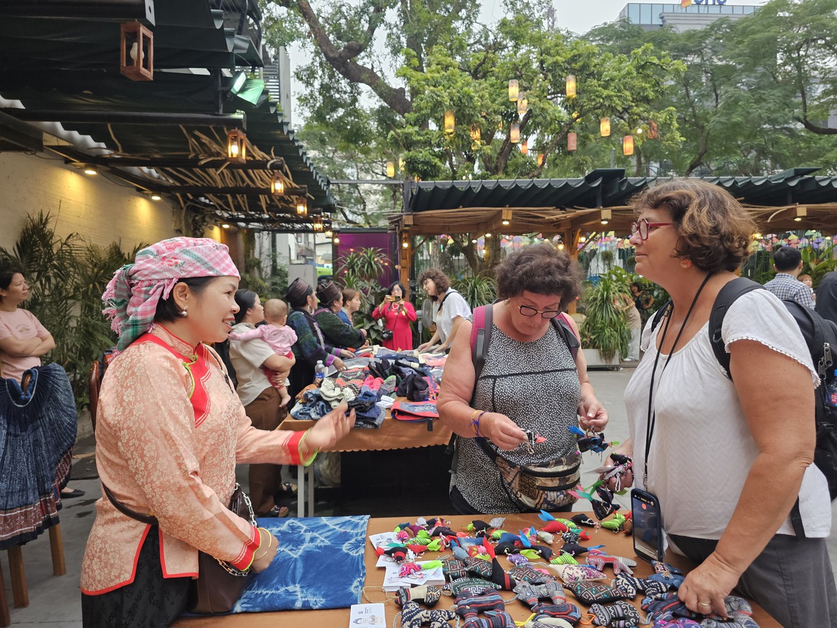 "Gieo xanh nơi đỉnh mây": Tôn vinh vai trò phụ nữ vùng cao trong phát triển bền vững- Ảnh 3.