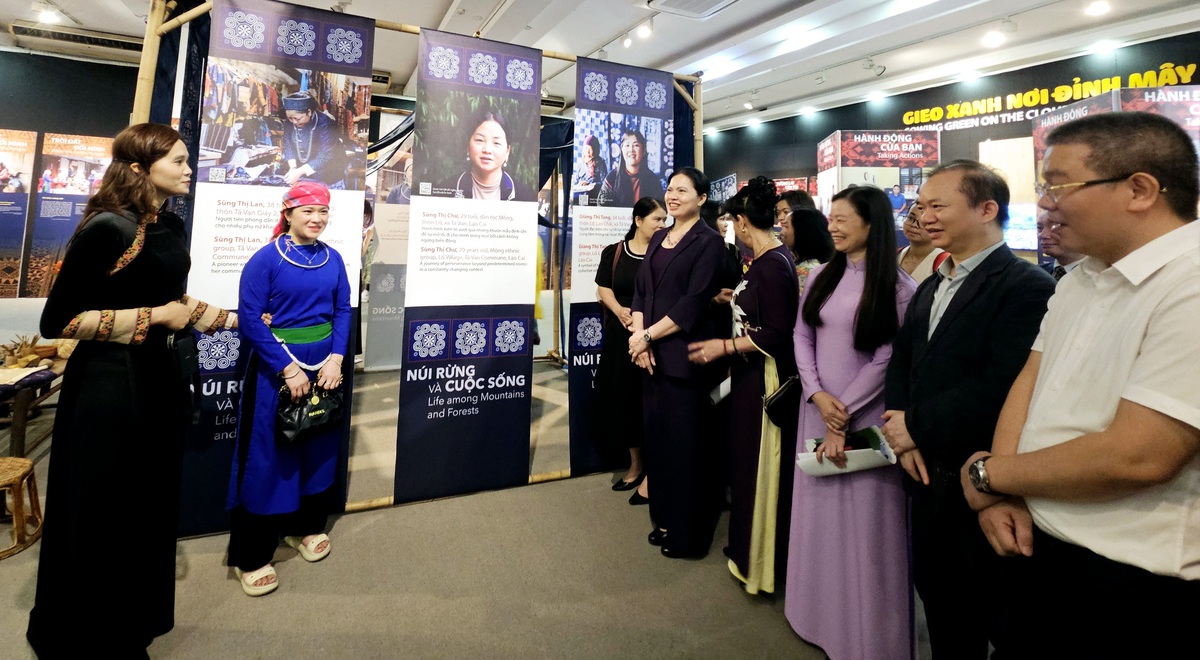 "Gieo xanh nơi đỉnh mây": Tôn vinh vai trò phụ nữ vùng cao trong phát triển bền vững- Ảnh 4.
