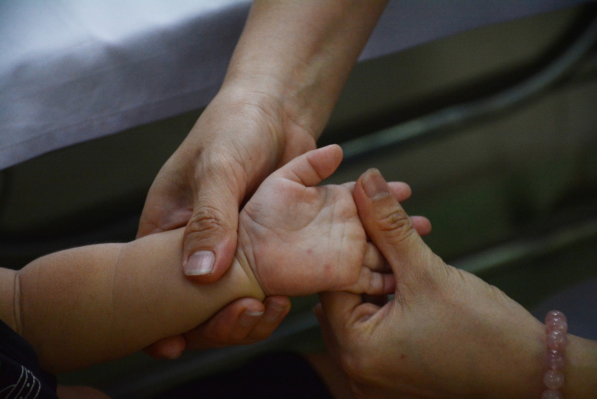 Tay chân miệng có dấu hiệu “khác thường”, chuyên gia cảnh báo nguy cơ bỏ sót- Ảnh 2.