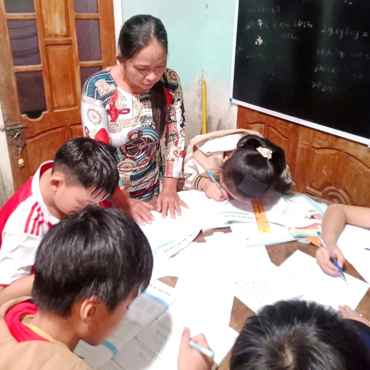 Những lớp học "0 đồng" của cô giáo về hưu- Ảnh 2. Những lớp học "0 đồng" của cô giáo về hưu- Ảnh 2.