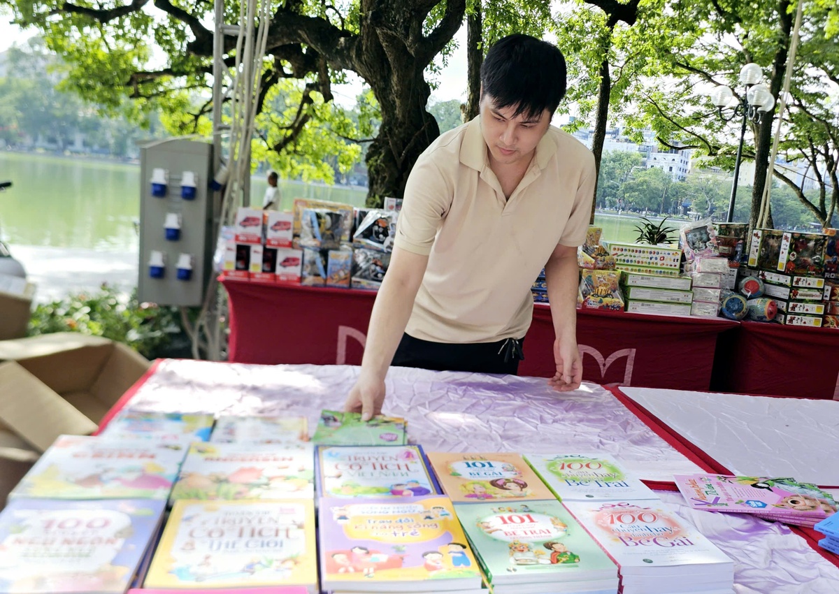 Ngày Sách và Văn hóa đọc Việt Nam: Hà Nội chủ động thích ứng chuyển đổi số- Ảnh 1.